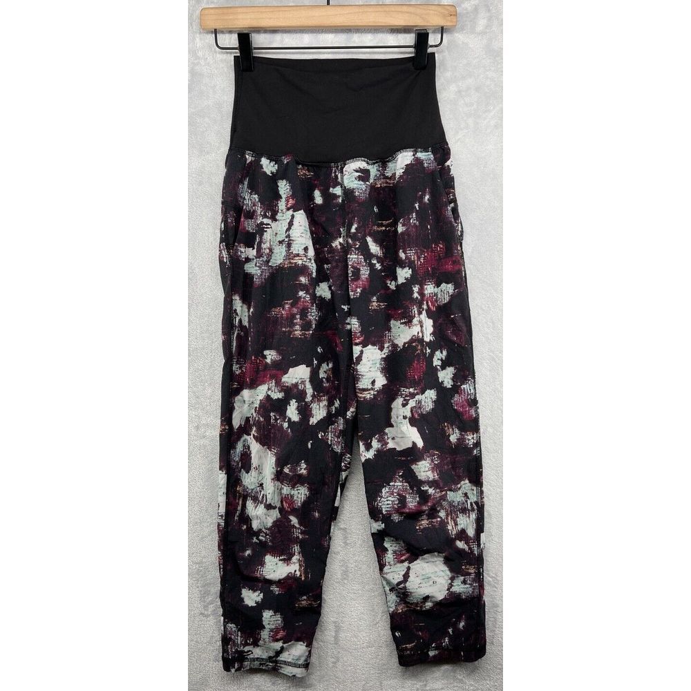 Lululemon Tranquil Crop High Rise Joggers Kara‎ Blossom Multi/Black Pants Size 4
